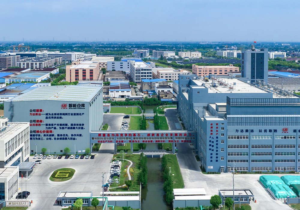 Changshu Polyester held a 16000 ton/year PA66 thickening spinning thread installation safety and quality work conference