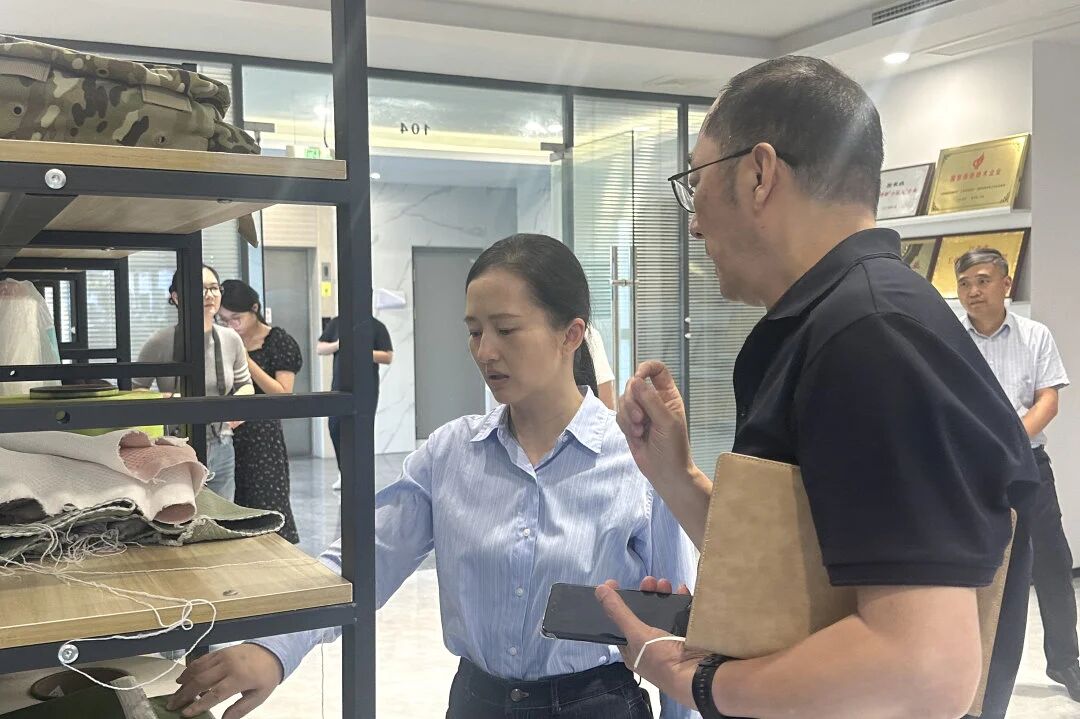 Zhou Xiao, member of the Standing Committee of the Municipal Party Committee, Minister of the Propaganda Department, and Minister of the United Front Work Department, visited Changshu Polyester for research